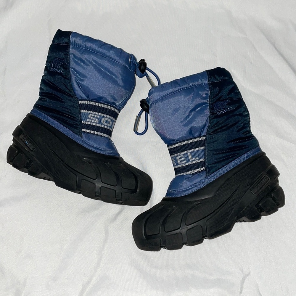 Sorel kids size 10 lined snow boots ❄️ 🥾 💙